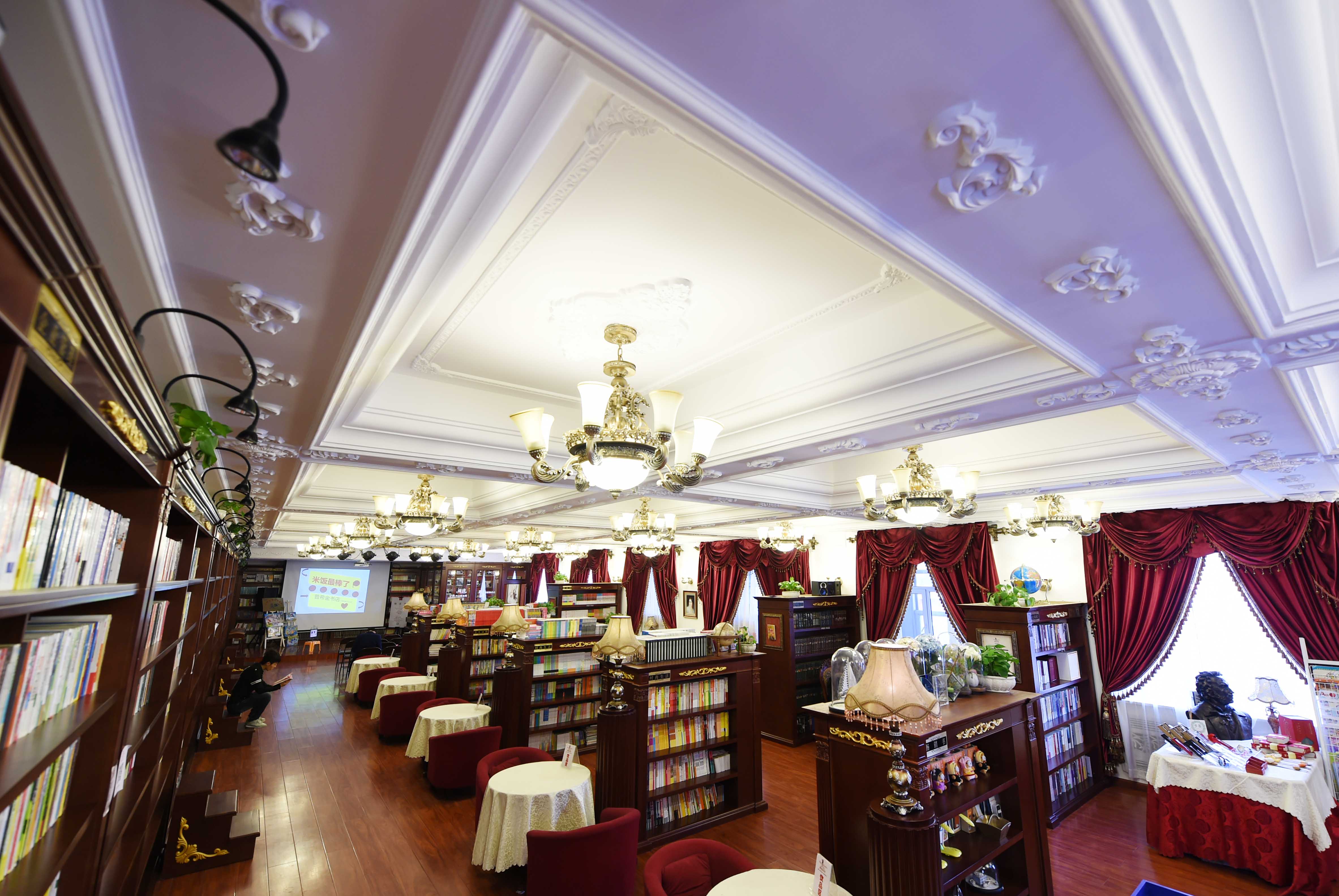 20190512101955.597普希金书店内景.jpg