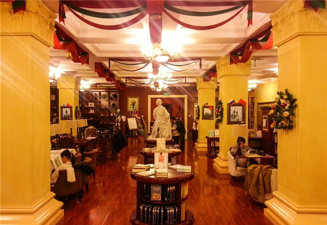 果戈里书店内部.jpg